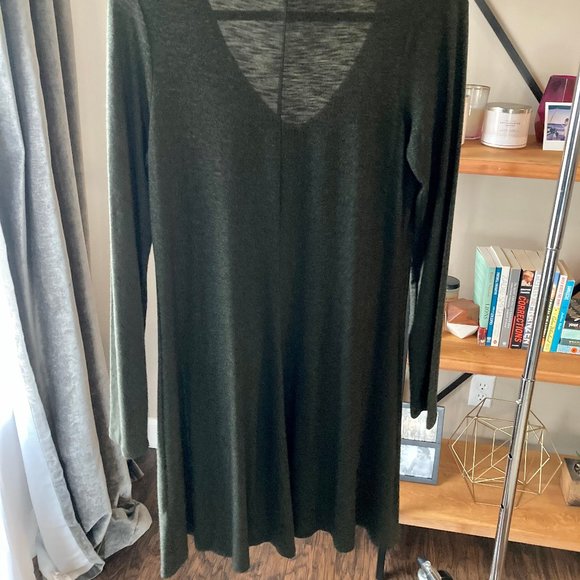 *NEVER WORN* Long Sleeve V-Neck Express Dress - Picture 2 of 4